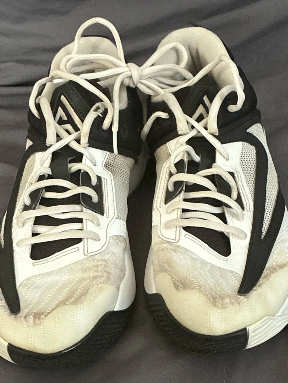Nike Men’s White and Black Athletic Trainers